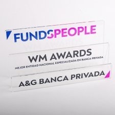 Plexiglas trophy FUNDSPEOPLE 2022 Awards