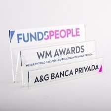 Plexiglas trophy FUNDSPEOPLE 2022 Awards
