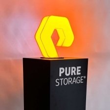 PURE STORAGE Illuminated Display