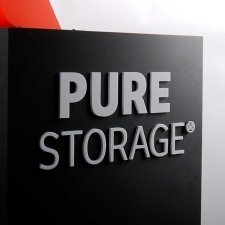 PURE STORAGE Illuminated Display