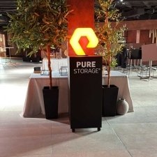 PURE STORAGE Illuminated Display