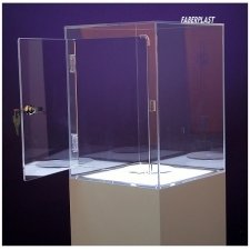 Plexiglas showcase LUCK