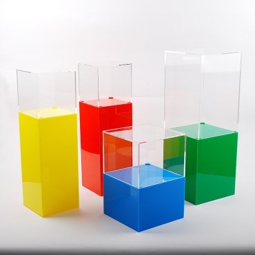 Exhibition showcases plexiglas